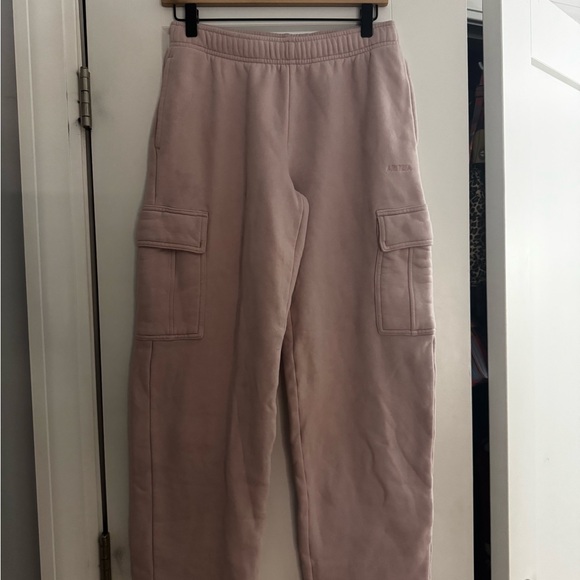 Women’s Aritzia Baby Pink Cargo Sweatpants - Picture 2 of 4